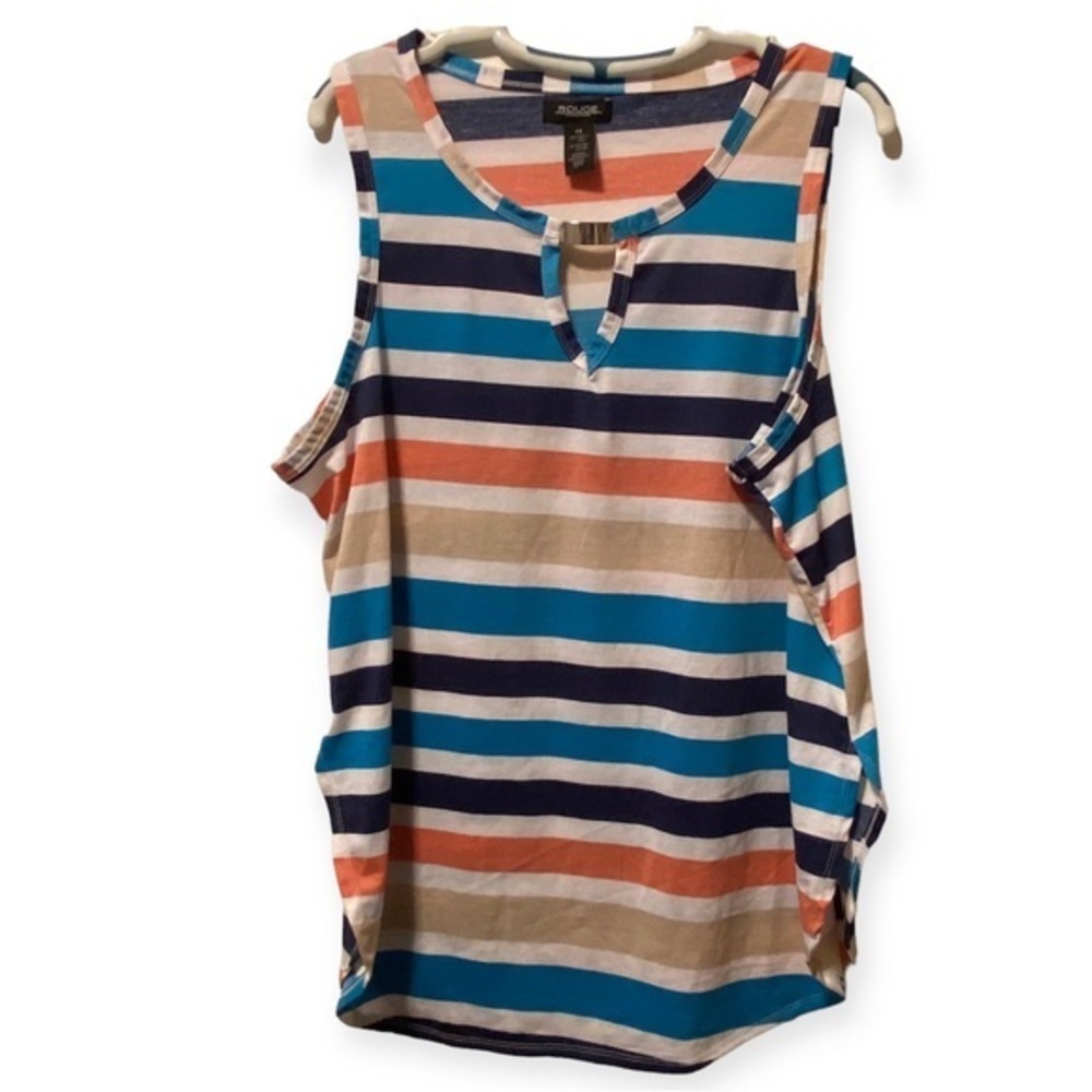 Rouge Shirt Women’s Plus Size 4X Sleeve Less Top Has Some Stains